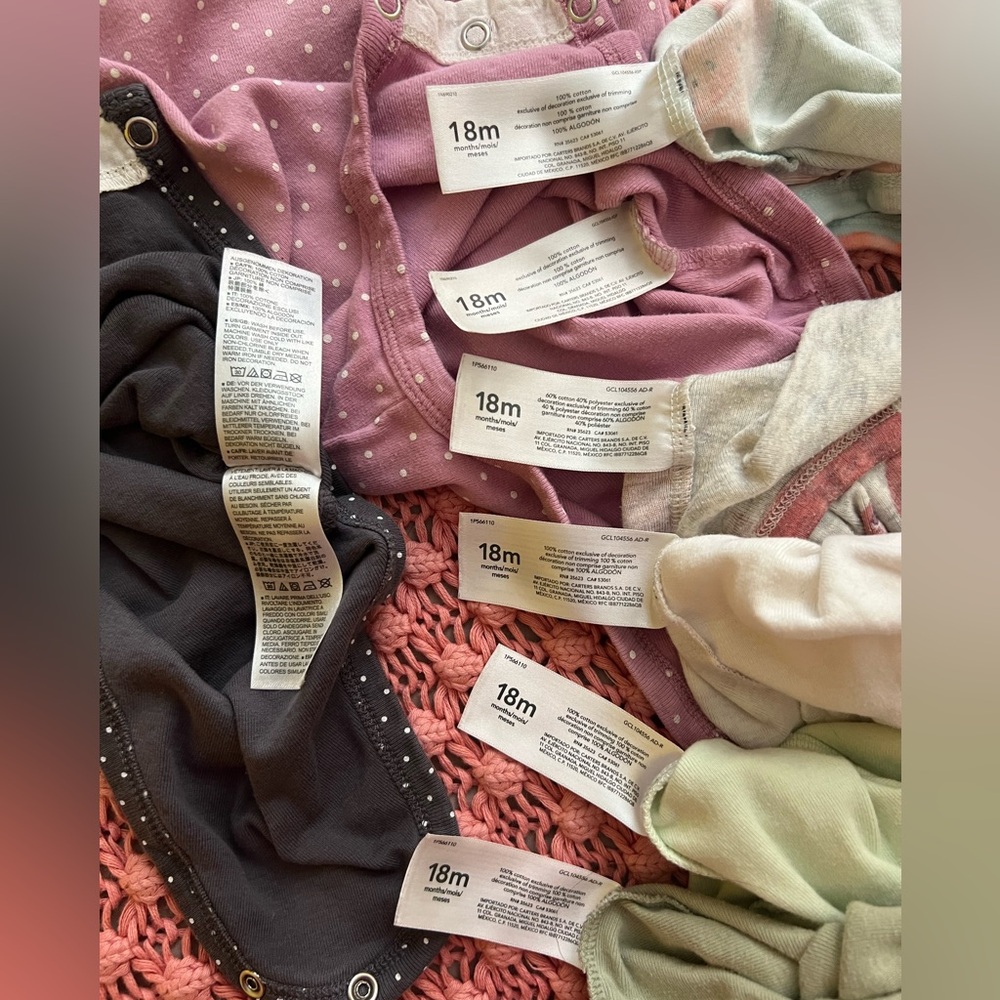 18M short sleeve bodysuits - Picture 4 of 5